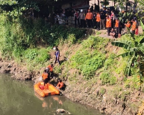 Dua Pencari Biawak Yang Tenggelam di Sungai Citarum Ditemukan Sudah Meninggal